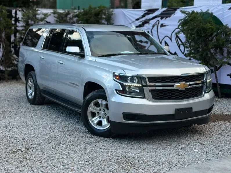 Vista 4 de Chevrolet Suburban 1500 LT 2017