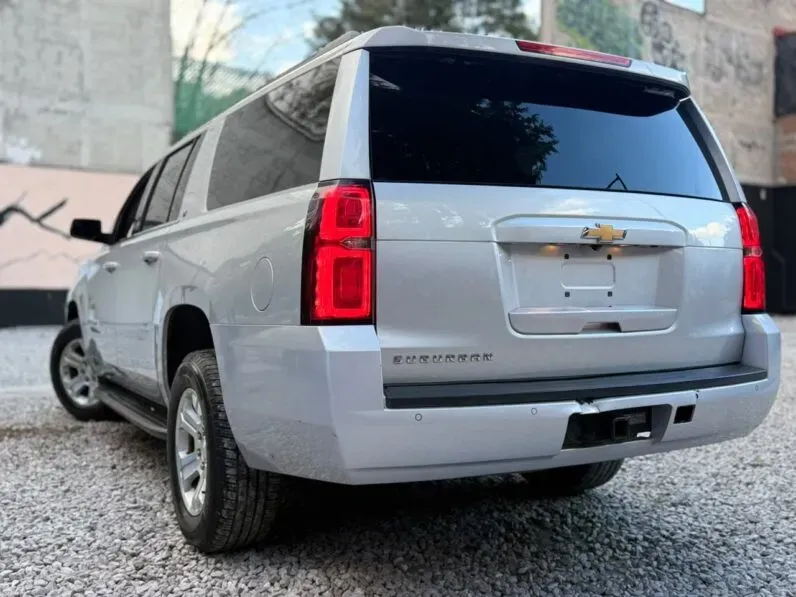 Vista 3 de Chevrolet Suburban 1500 LT 2017