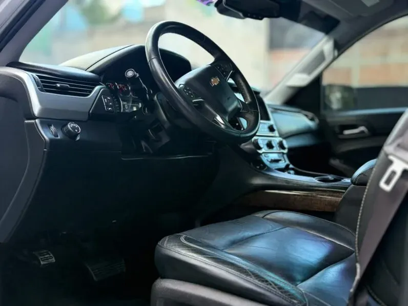 Vista 6 de Chevrolet Suburban 1500 LT 2017