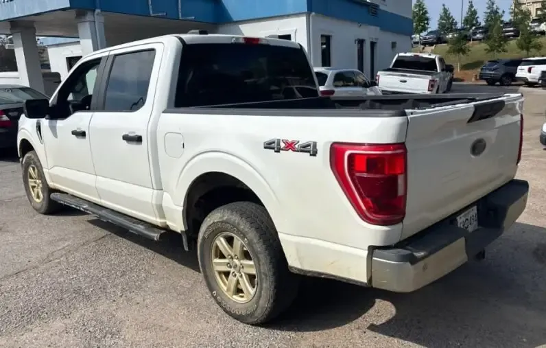 Vista 2 de Ford F-150 XLT 2021