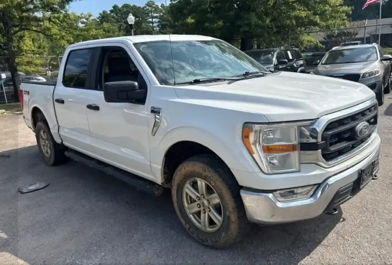Vista 4 de Ford F-150 XLT 2021