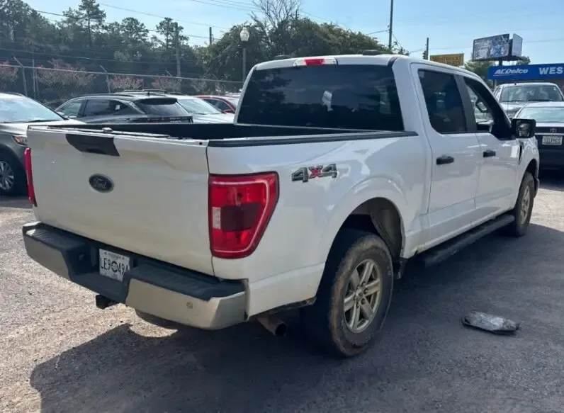 Vista 5 de Ford F-150 XLT 2021