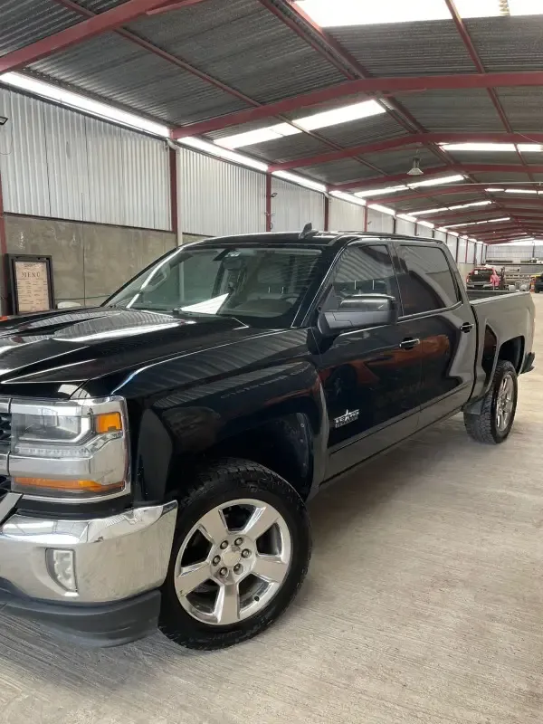 Vista 4 de Chevrolet Silverado 1500 LT 5.3 V8 RWD 2017